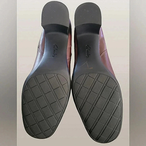 Clarks 11 Brown Leather Classic Chic Mod Retro Ankle Bootie - Picture 6 of 7